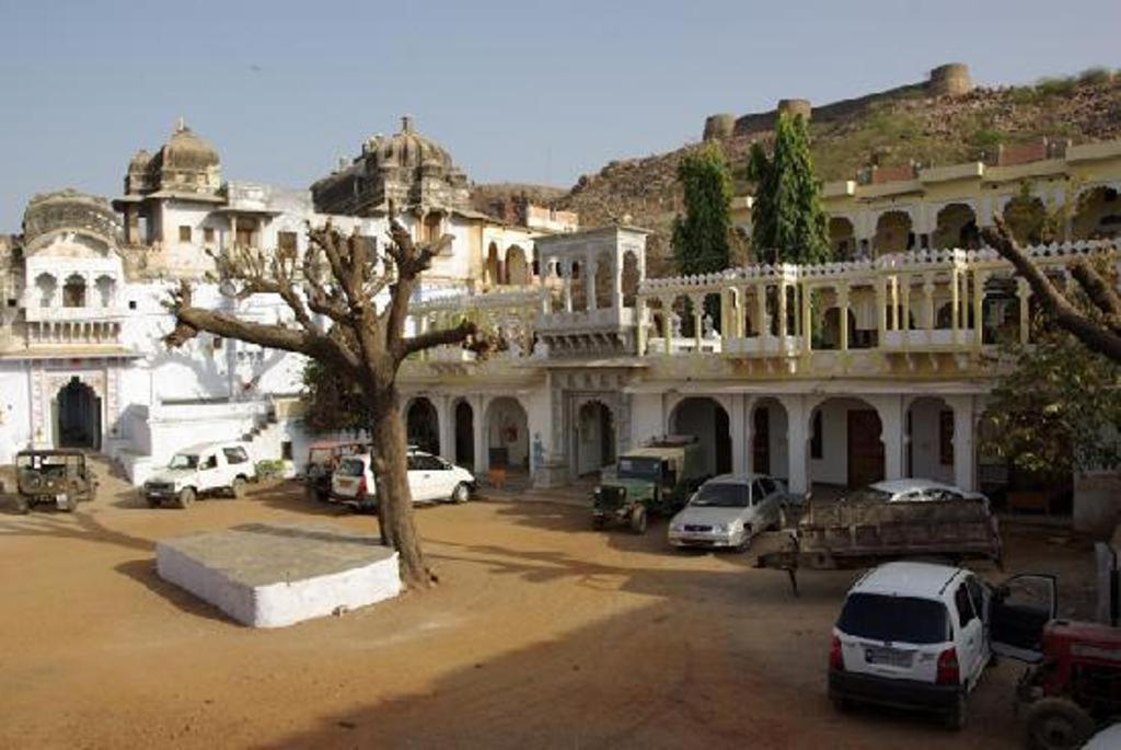 Bassi Fort Palace Chittorgarh Екстер'єр фото